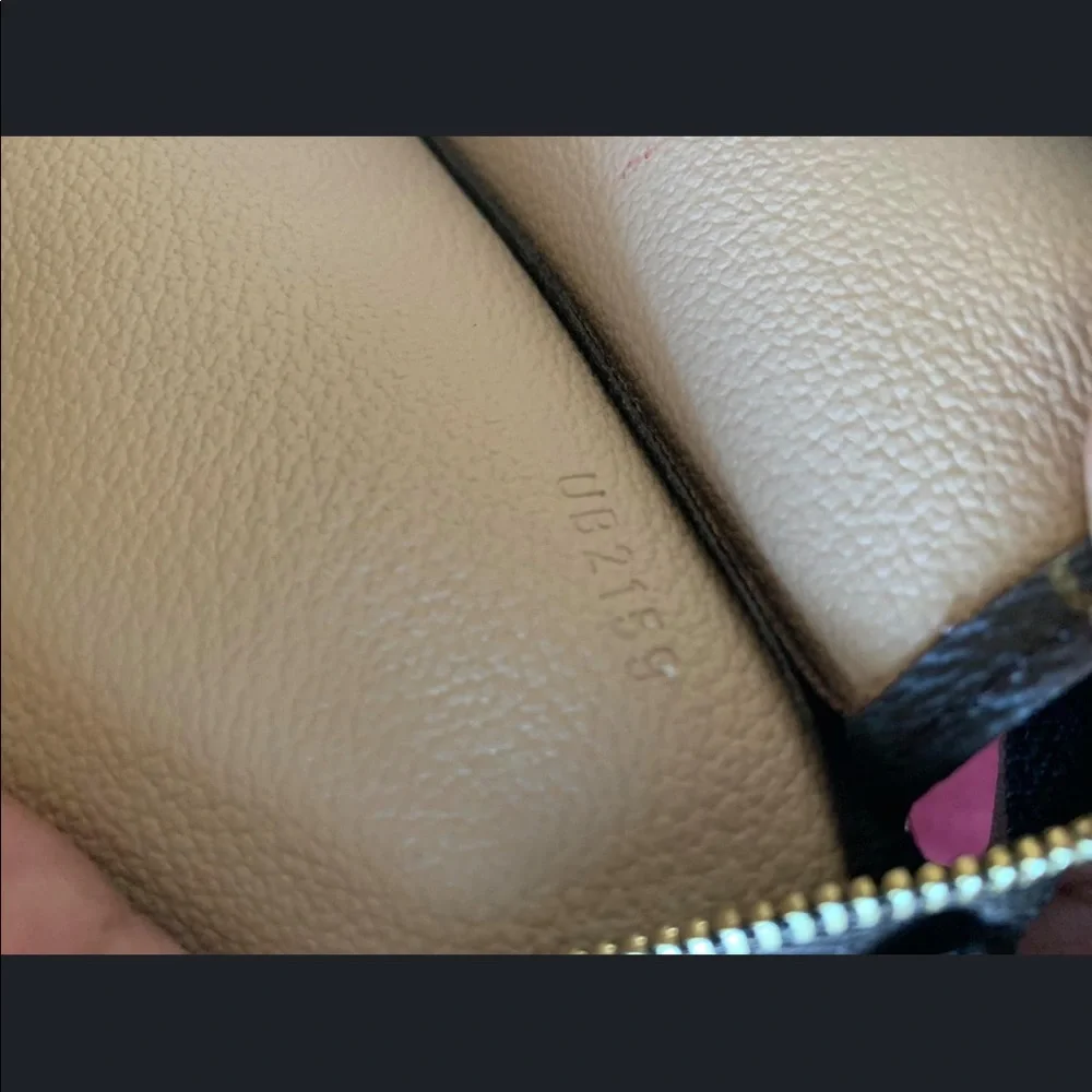 Louis Vuitton Monogram Toiletry 19 - Picture 11 of 12